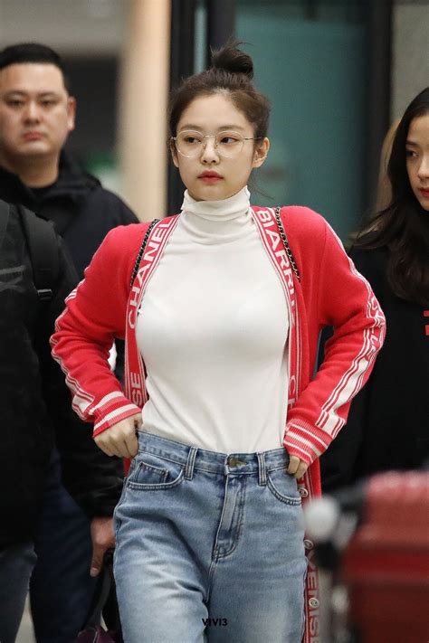 blackpink jennie casual outfits.